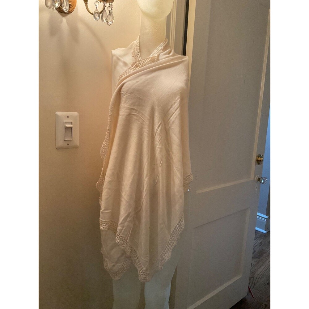 BETSEY JOHNSON SCARF Shawl Vintage 22x61 Cream  100% Viscose Made India